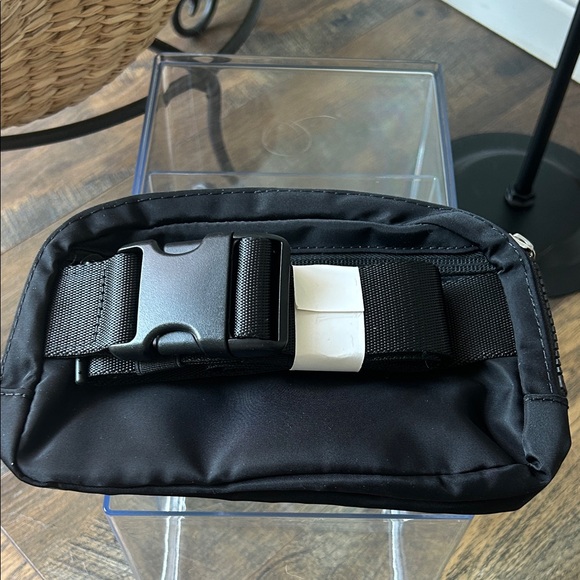 lululemon athletica Black Pouch NWT Christmas - Picture 3 of 5